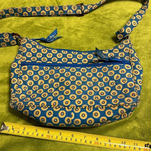 Well loved Vera Bradley Purse, see photos for signs of wear - Picture 3 of 6
